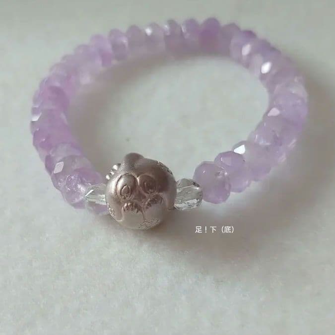 ラベンダーアメジスト　ハンドメイドパーツ猫ブレスレット　素敵な逸品