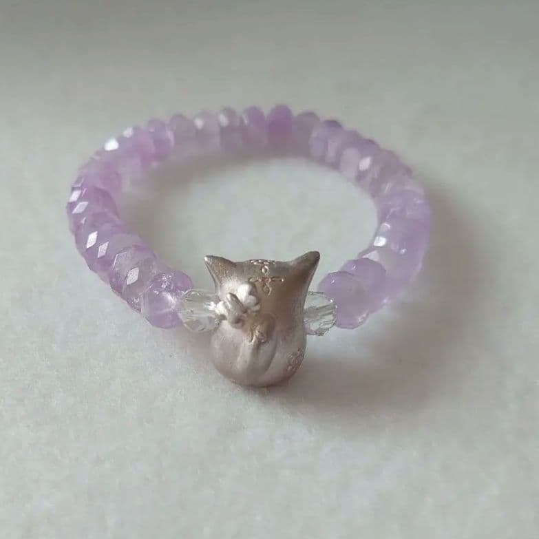 ラベンダーアメジスト　ハンドメイドパーツ猫ブレスレット　素敵な逸品
