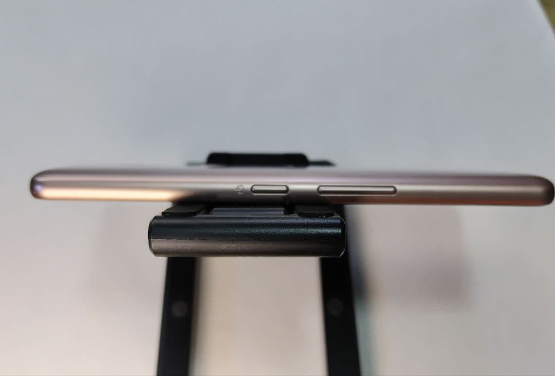 docomo AQUOS arrows F-41A ゴールド