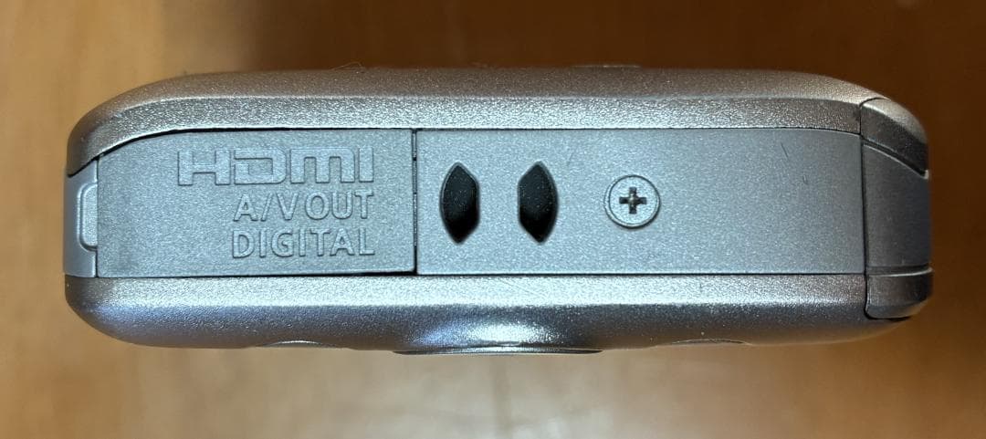 Canon　キャノン　IXY210F　動作確認済　充電/充電器/メモリカード付属