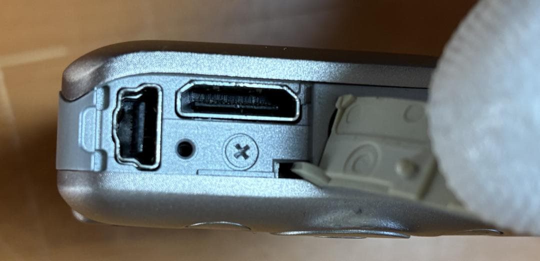 Canon　キャノン　IXY210F　動作確認済　充電/充電器/メモリカード付属