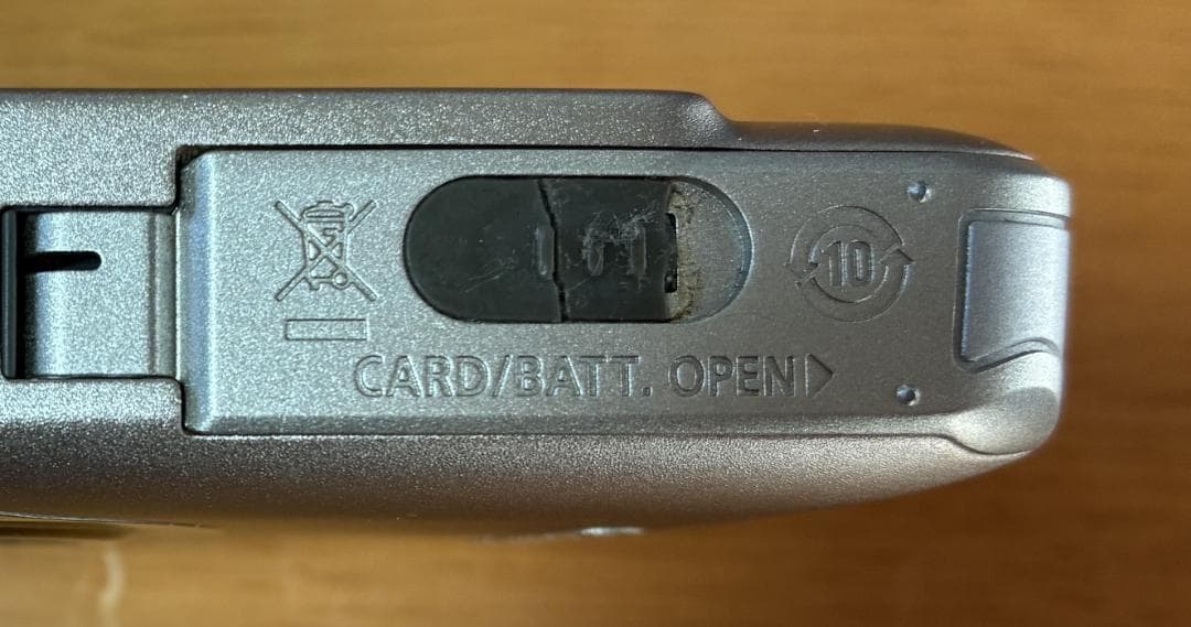 Canon　キャノン　IXY210F　動作確認済　充電/充電器/メモリカード付属