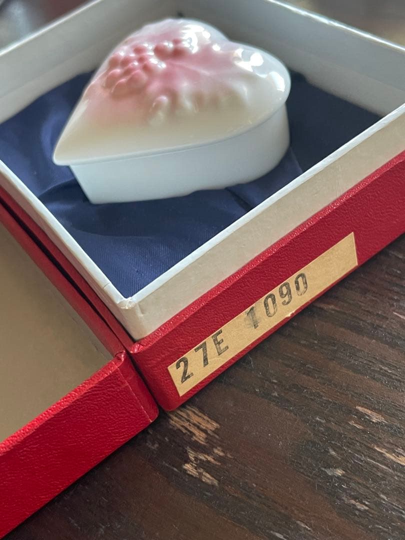 大倉陶園 OKURA ハート型 小物入れ 蓋付 ボンボニエール 葡萄