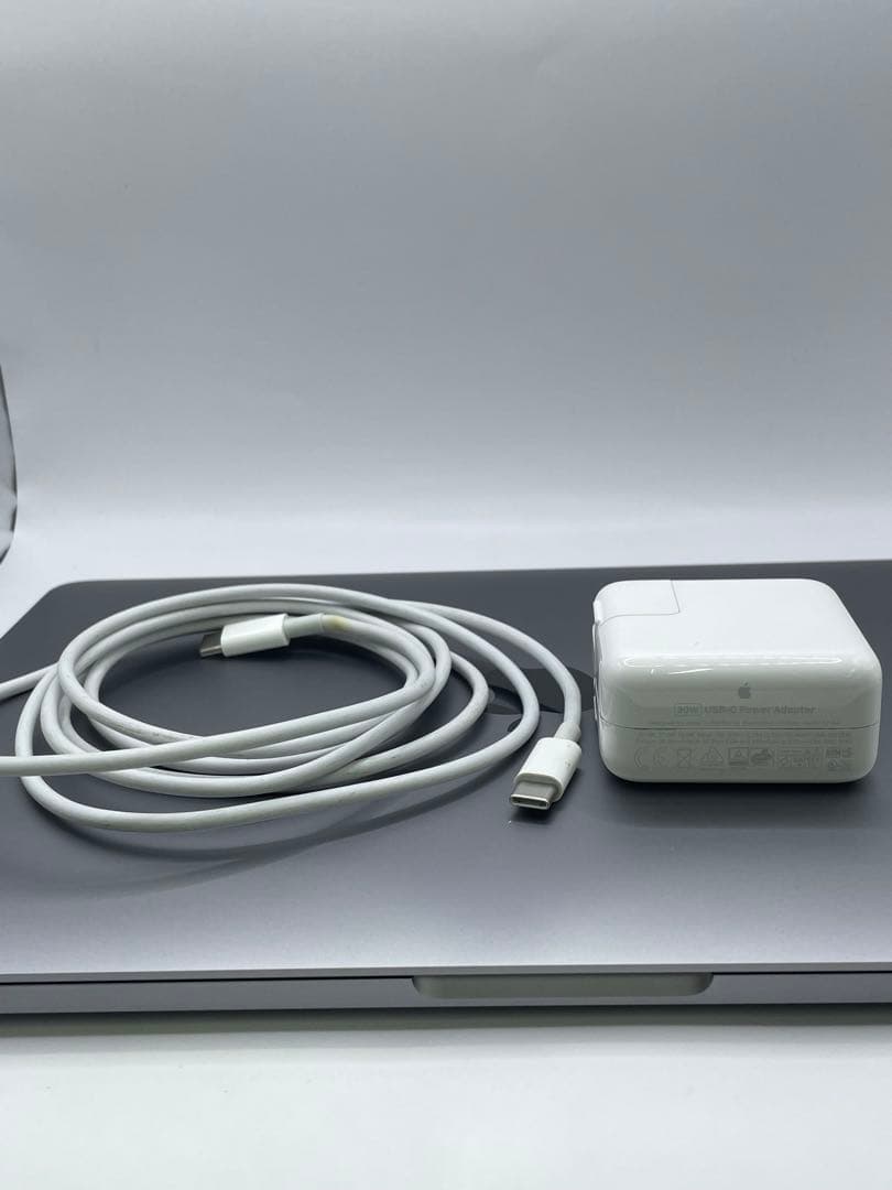 MacBook Pro 13インチ (M1, 2020) 8GB / 256GB