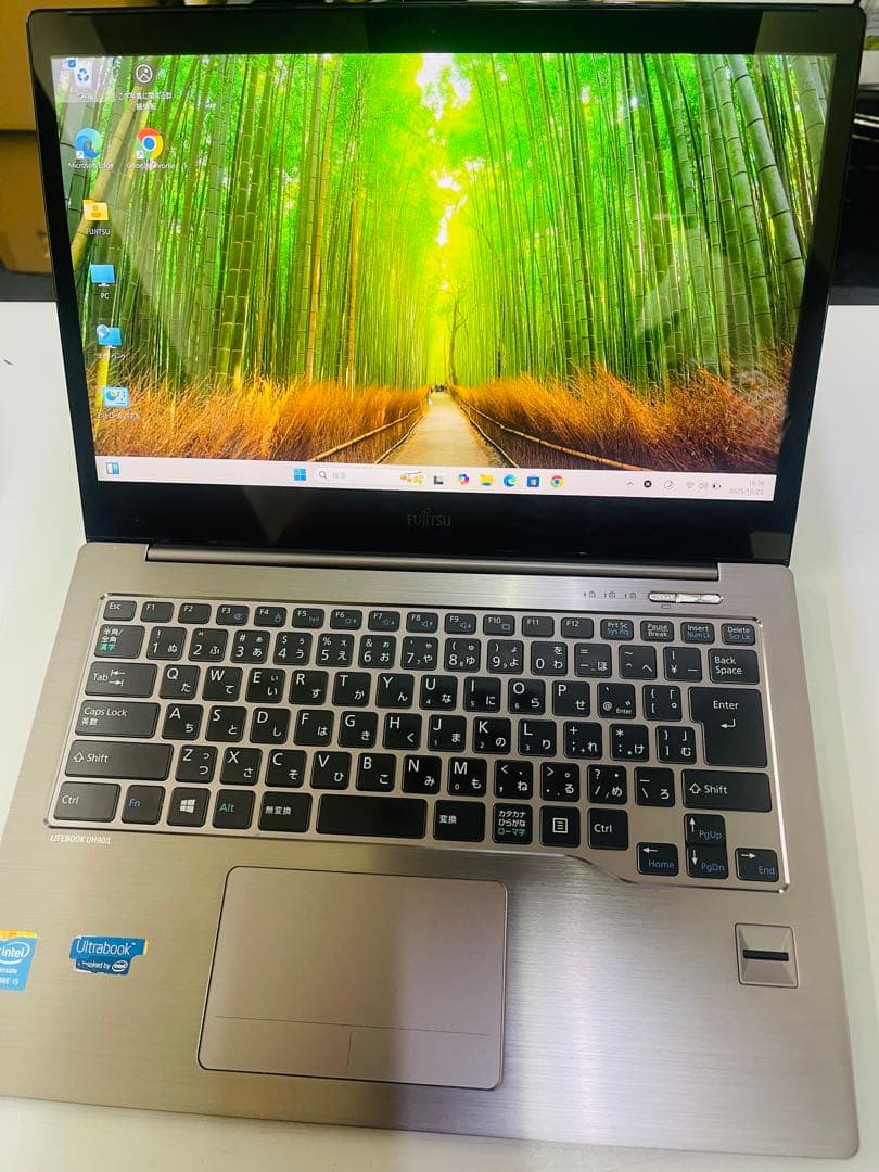 FujitsuタッチパネルCore i5を搭載した14型ノート500GBSSD