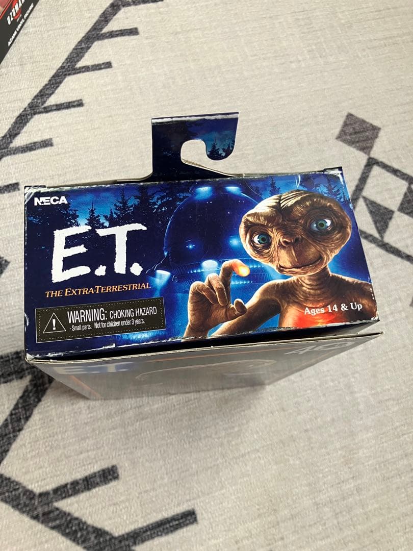 レア　海外購入　ネカULTIMATE TELEPATHIC E.T. フィギュア