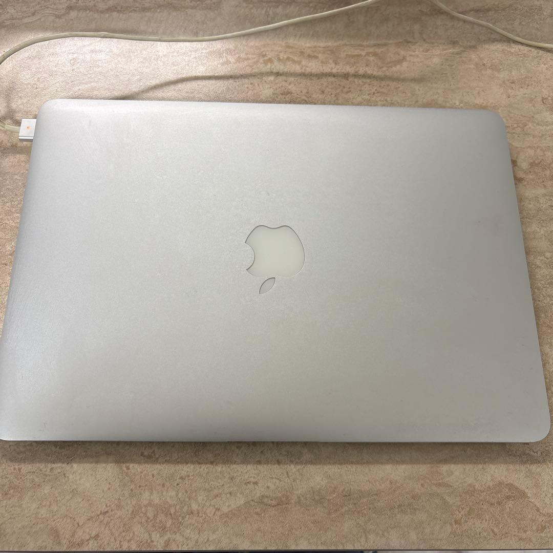 【本体+純正充電器】Apple MacBook Air 13インチ シルバー
