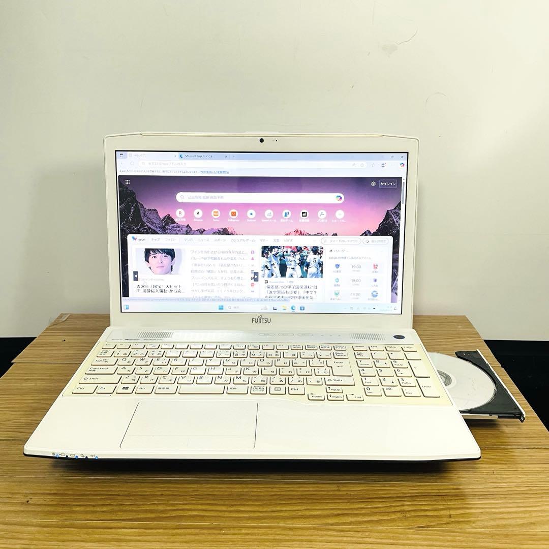 i7ホワイトSSDノートパソコンメモリー8ギガwin11オフィスブルーレイ