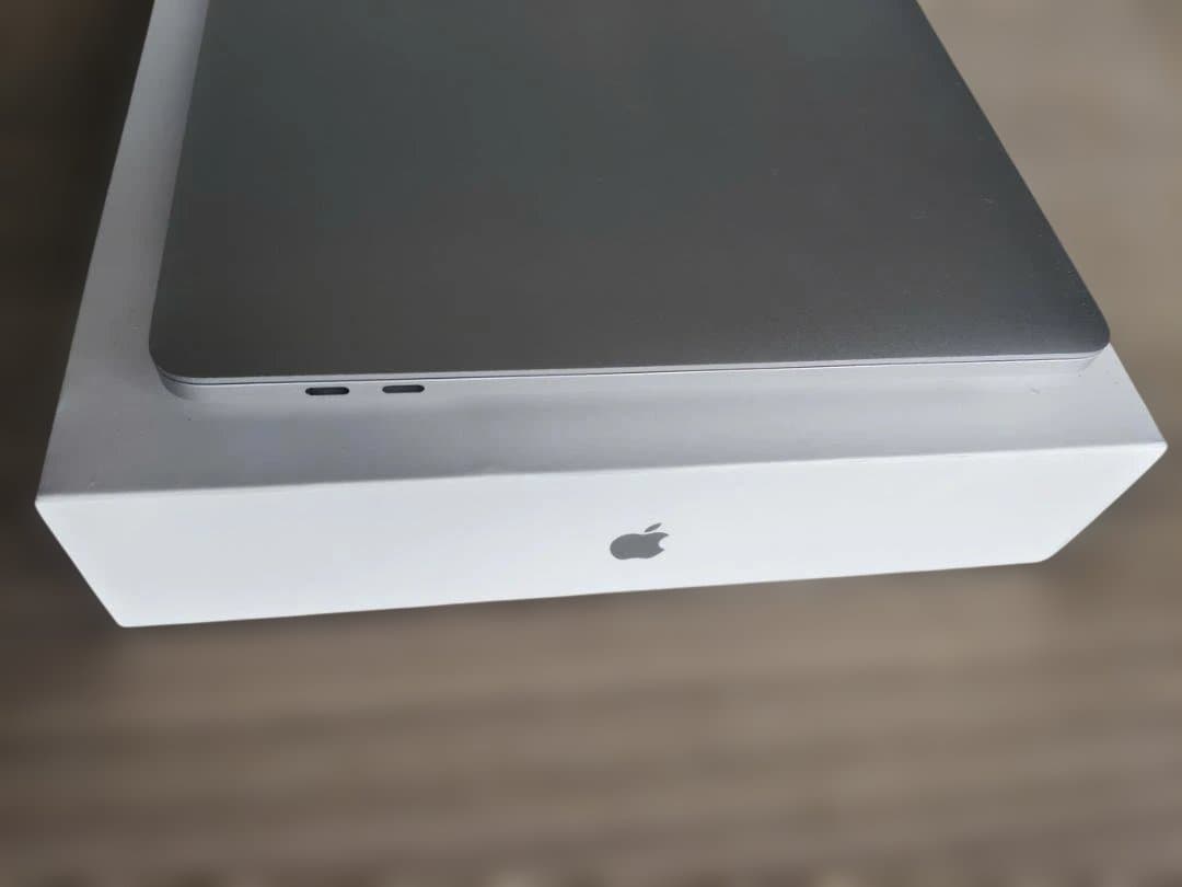 MacBook Pro/2020/13.3インチ/512GB/16GB 美品