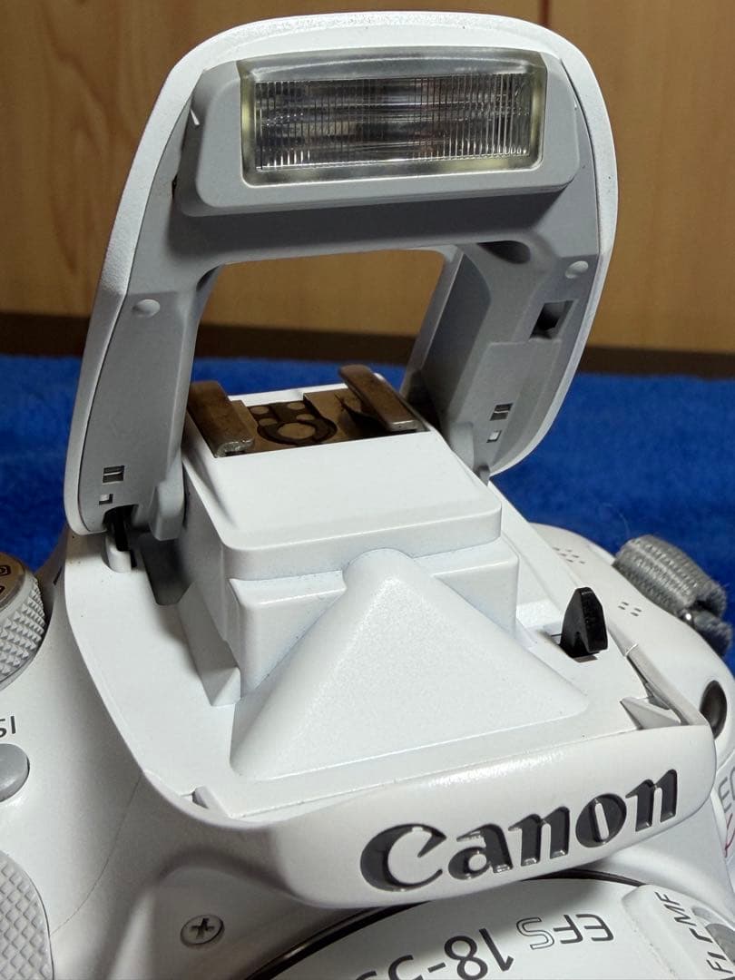【超美品】【おまけ付】キャノン Canon EOS Kiss X7 ホワイト
