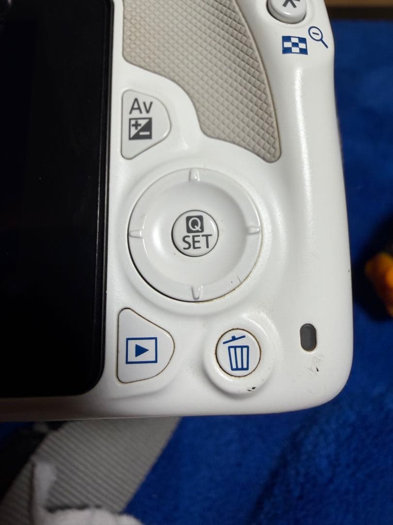 【超美品】【おまけ付】キャノン Canon EOS Kiss X7 ホワイト
