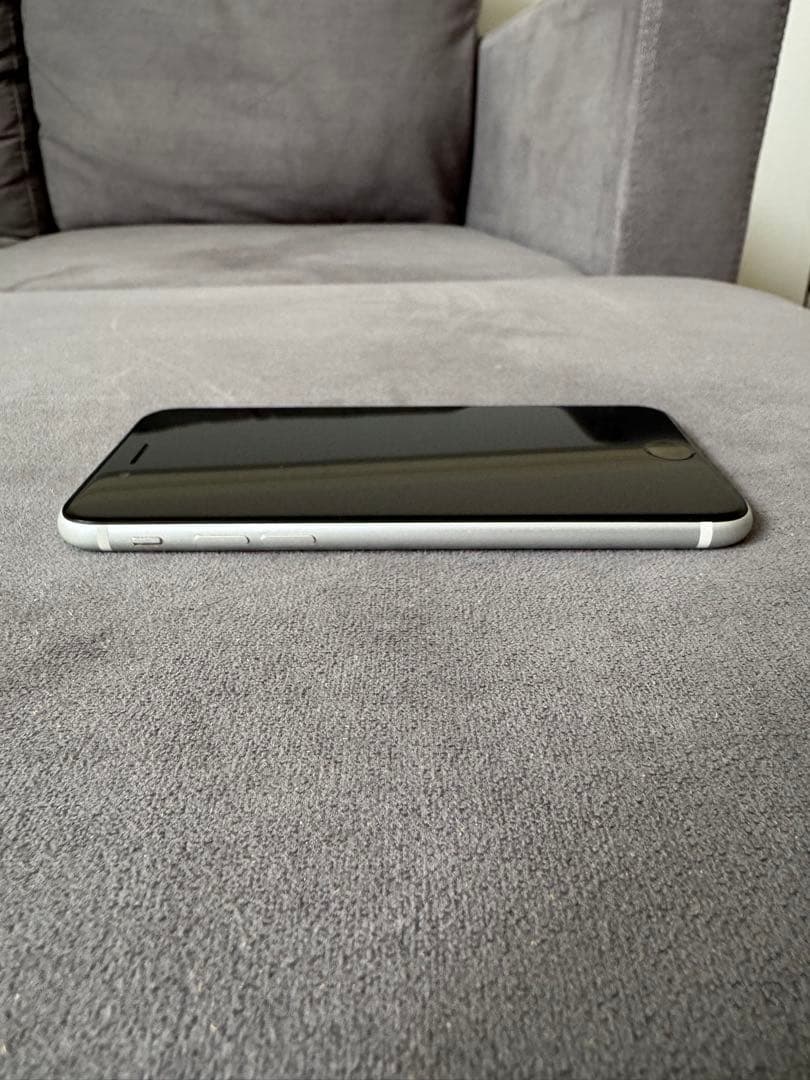 【美品】iPhoneSE2 64GB ホワイト 本体