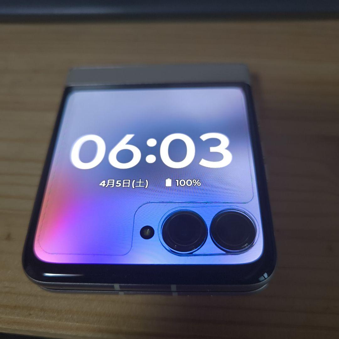 中古 motorola razr 50s サンドクリーム おまけ付き