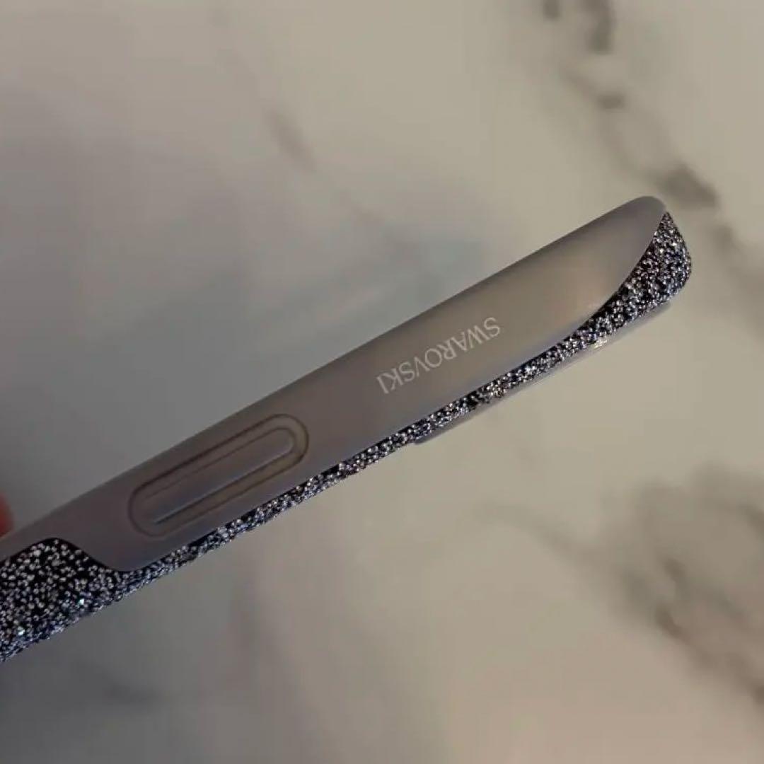 美品　SWAROVSKI iPhone15ケース