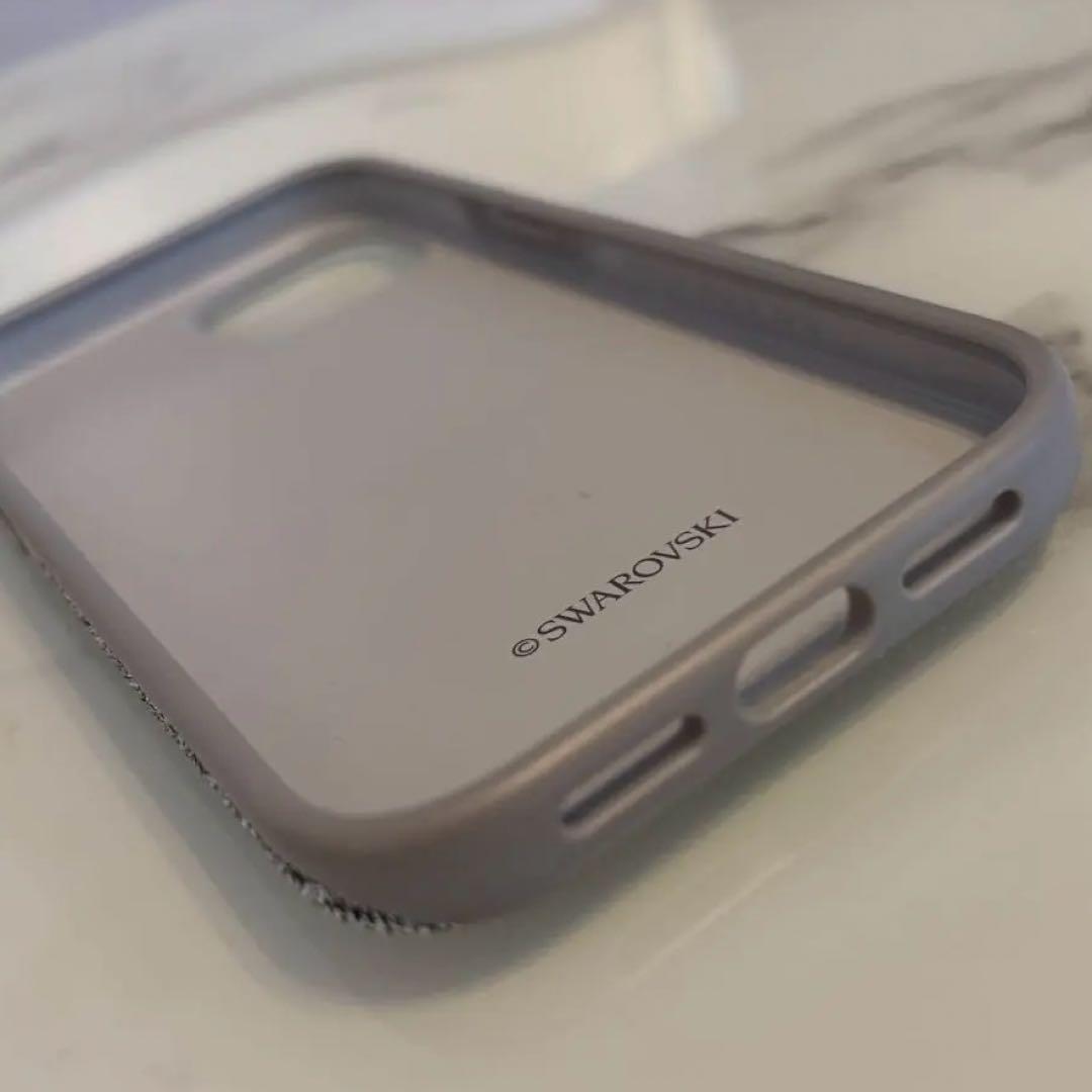 美品　SWAROVSKI iPhone15ケース