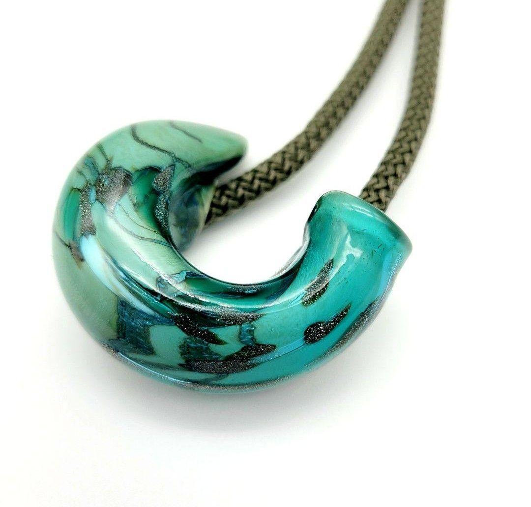 イタリア製ベネチアンガラス　カタツムリデザインネックレス　グリーン