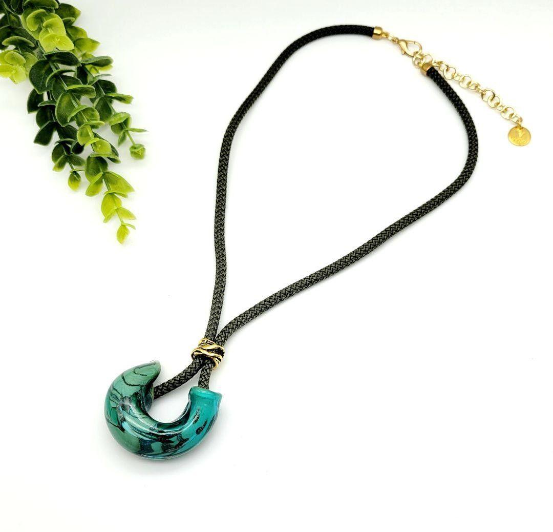 イタリア製ベネチアンガラス　カタツムリデザインネックレス　グリーン