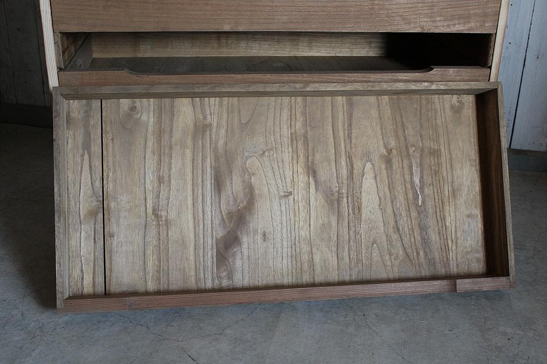 商談中　古い木製の引き出し4段　食器棚　キャビネット　古家具　古民家