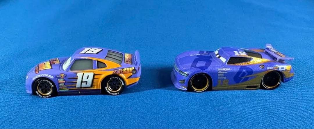 マテル正規品 カーズ ボビースウィフト＆ダニースワーヴェズ 初代vs次世代セット