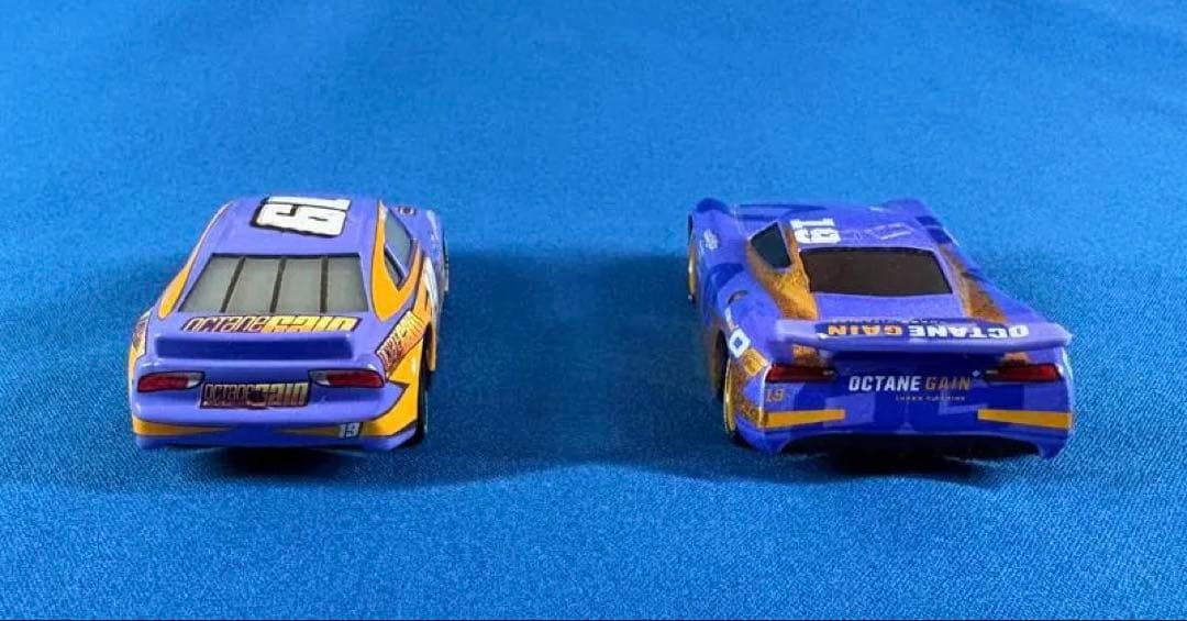 マテル正規品 カーズ ボビースウィフト＆ダニースワーヴェズ 初代vs次世代セット