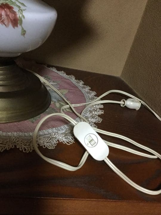 レトロなランプ　乳白色にカーネーション53cmx37cm 30万円相当