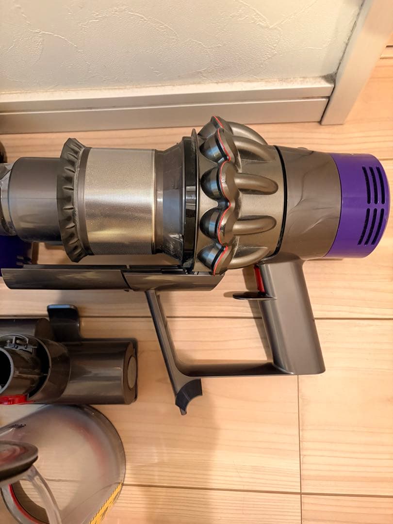 ダイソンSV12ジャンク品 クリーナー本体 、各種パーツ付