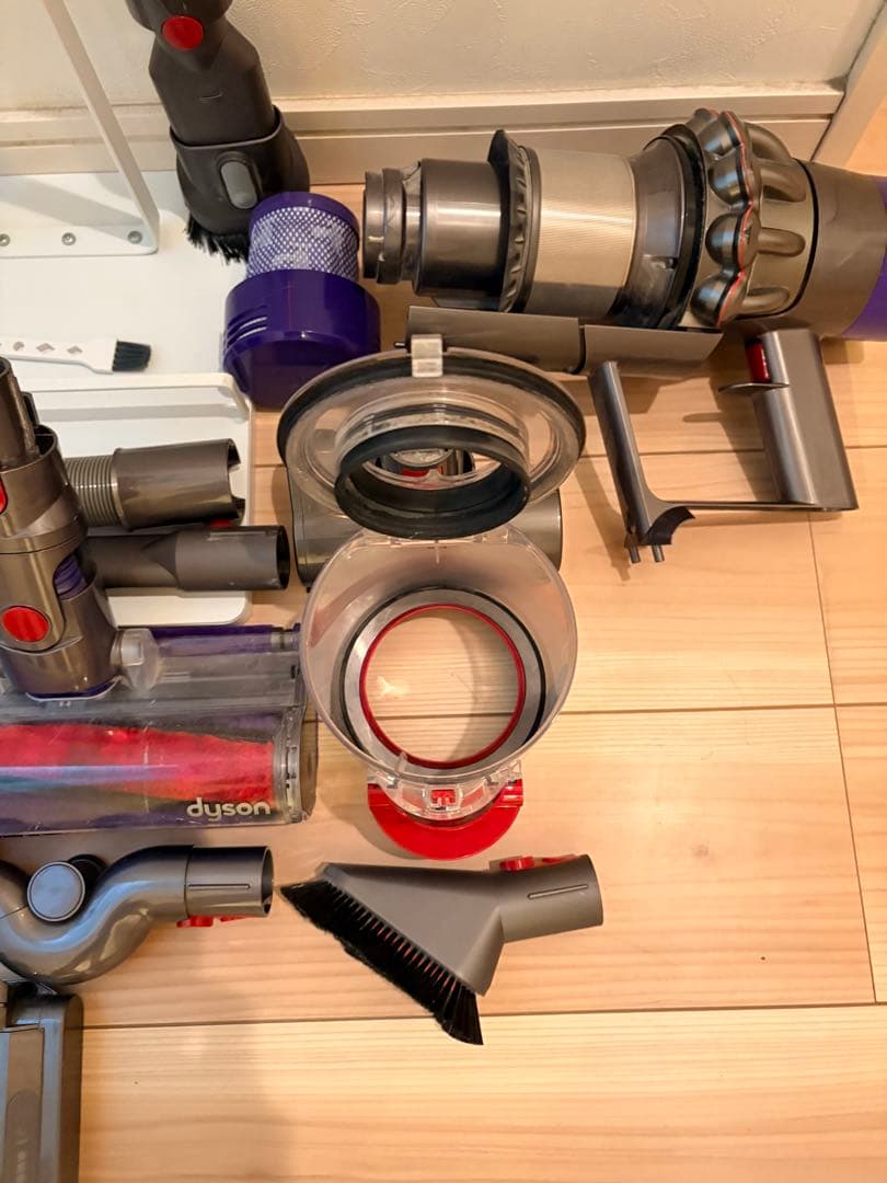ダイソンSV12ジャンク品 クリーナー本体 、各種パーツ付