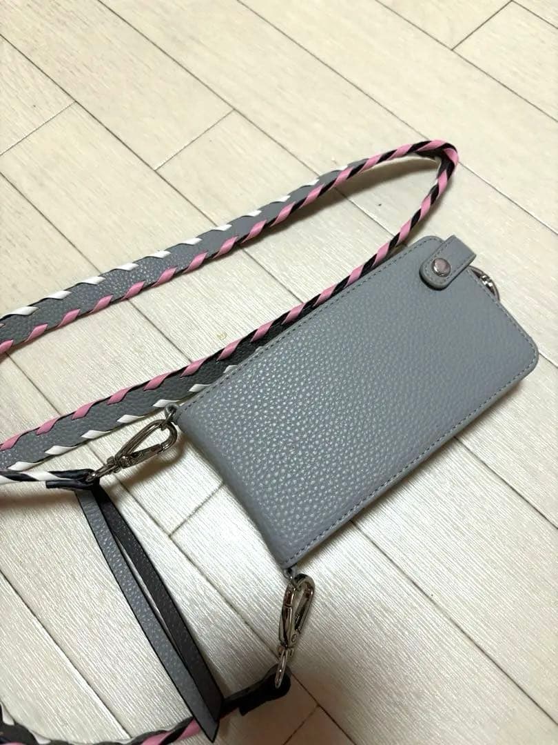 ＢＯＳＳ　　新品同様　ajew マルチ　スマホケース　ストラップ