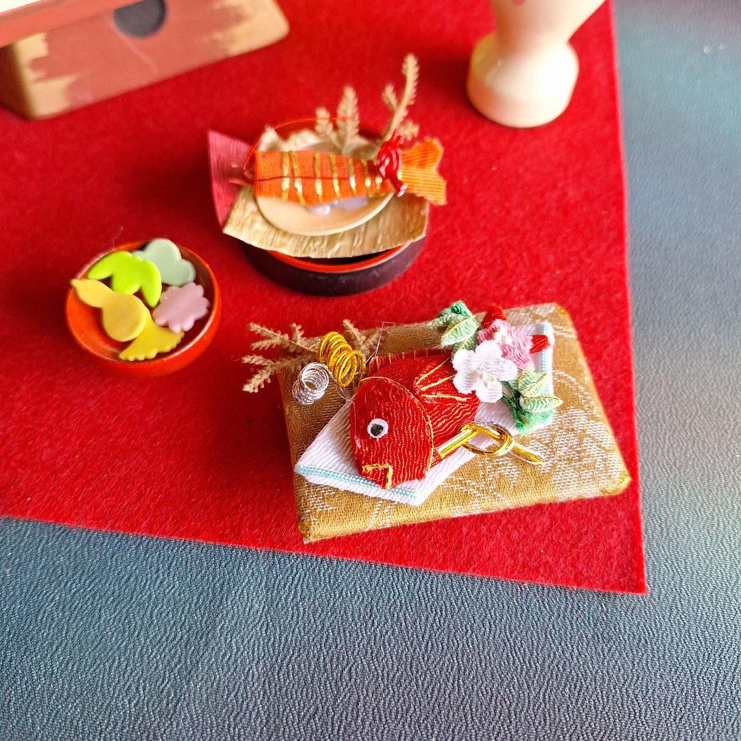 ミニチュアお雛様、紅白梅、扇、丸貝桶ウオール桜、ミニチュア蛤、屏風、縮緬細工