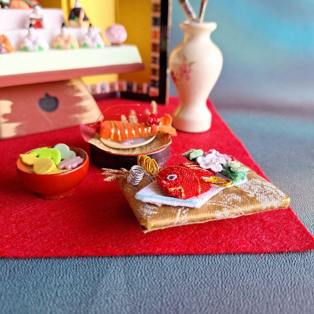 ミニチュアお雛様、紅白梅、扇、丸貝桶ウオール桜、ミニチュア蛤、屏風、縮緬細工