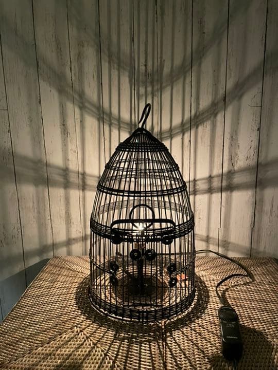 鳥籠のライト
