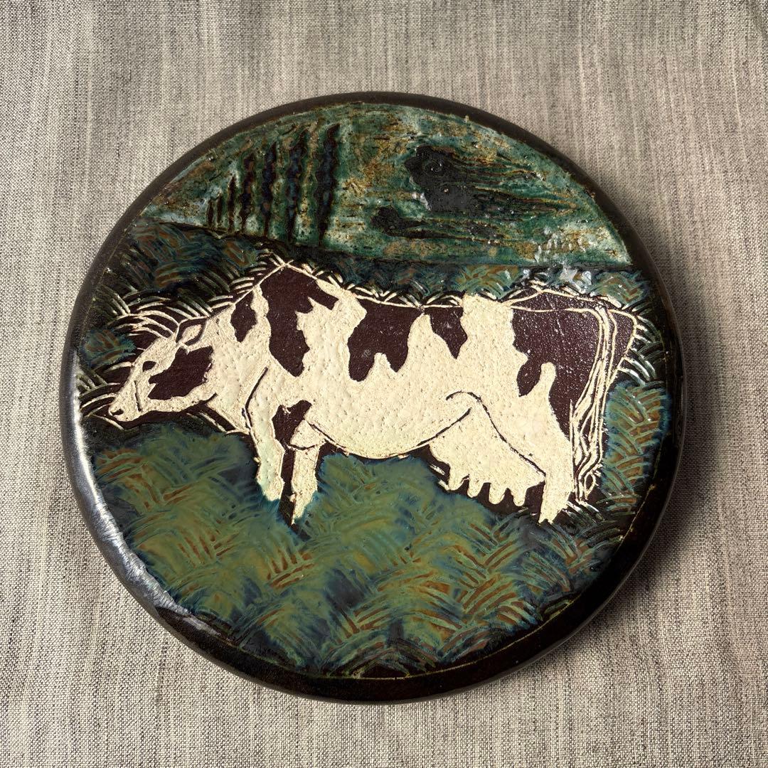 小森忍 北斗窯 陶芸家 作家 牛 飾り皿 ホルスタイン 牝牛