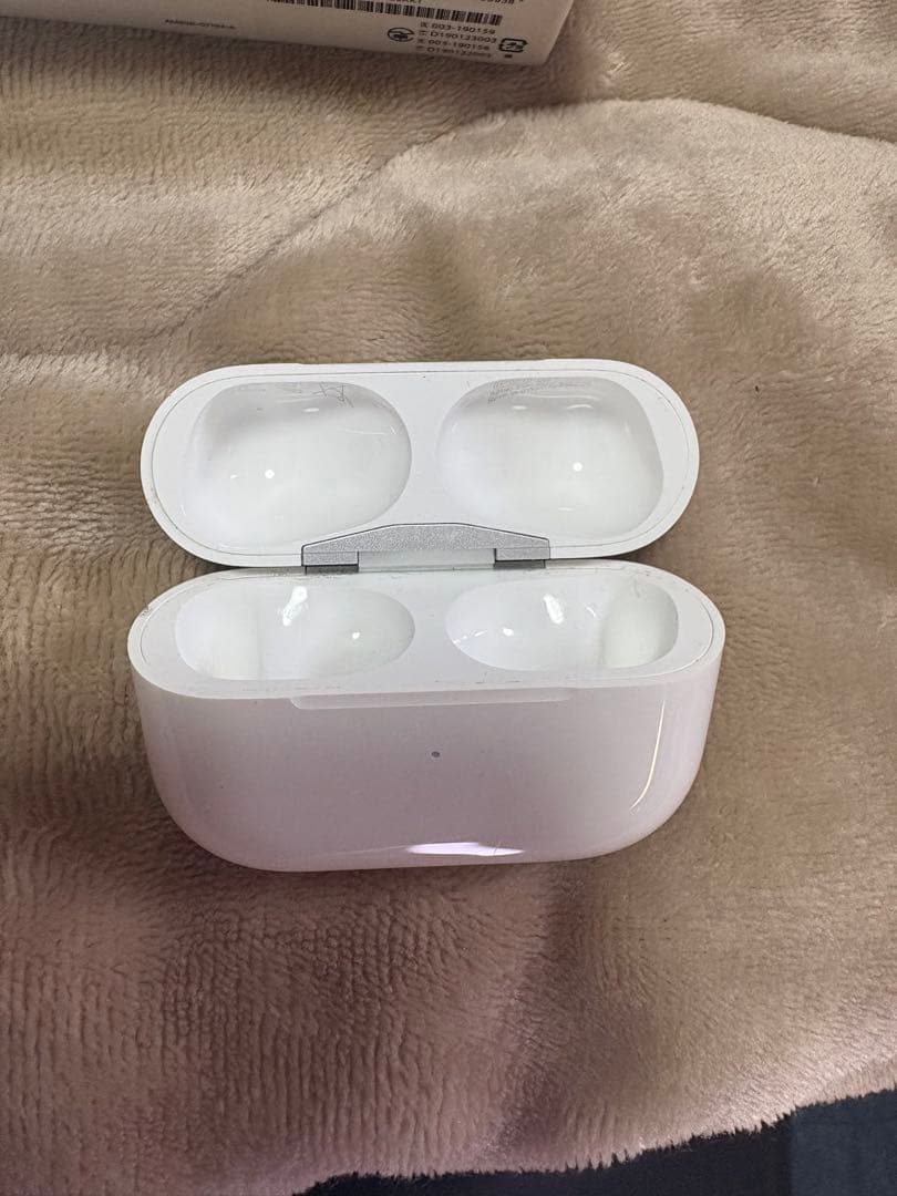 年末年始セール！Apple AirPods Pro 第一世代本体 充電ケース付き