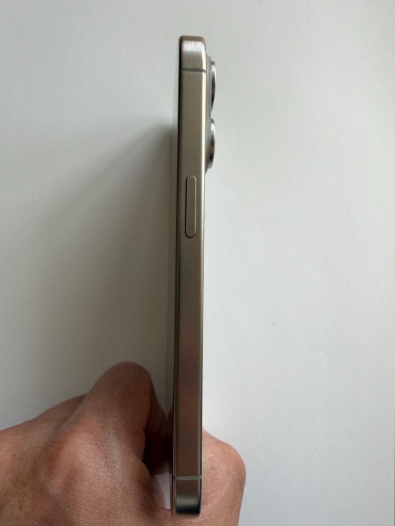 iPhone 15 pro ナチュラルチタニウム SIMフリー 128GB