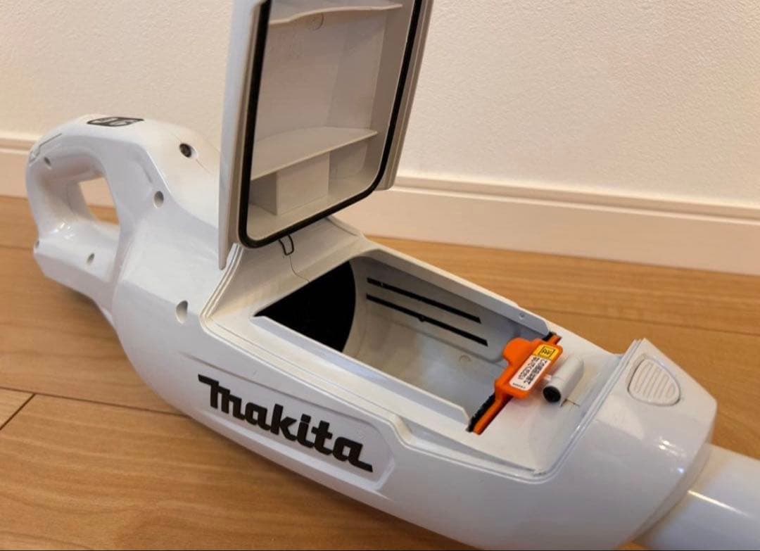 （充電器付）マキタコードレス掃除機　10.8v CL107FD