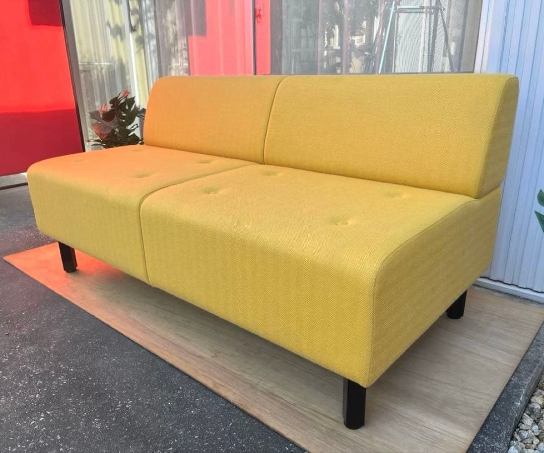 モダンスタイル　2Sソファ　ミッドセンチュリー　北欧スタイル　イエロー　2人掛け