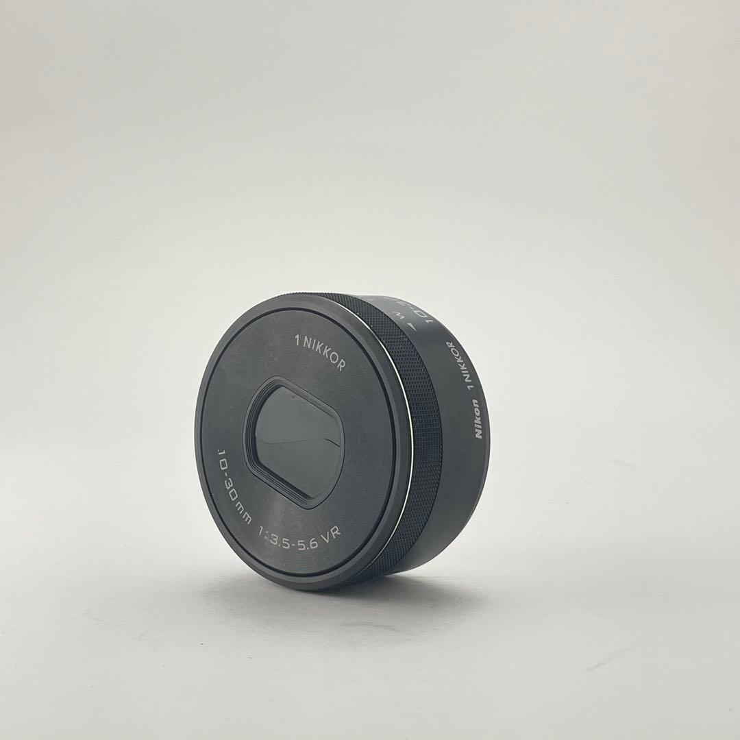 【美品・返品保証】Nikon V2 ブラック パンケーキズームレンズキット