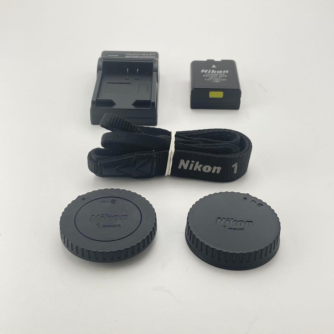 【美品・返品保証】Nikon V2 ブラック パンケーキズームレンズキット