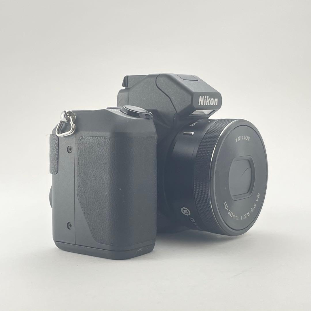 【美品・返品保証】Nikon V2 ブラック パンケーキズームレンズキット