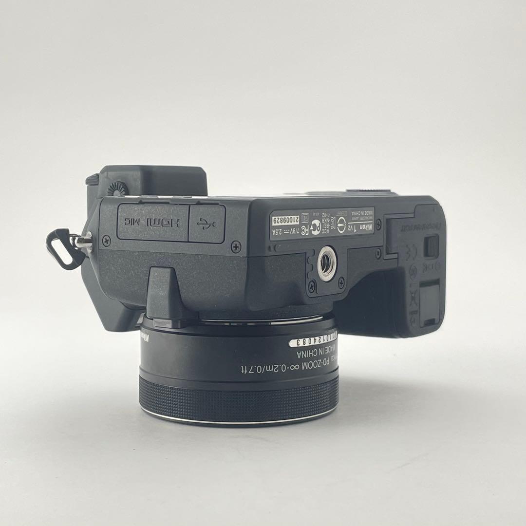 【美品・返品保証】Nikon V2 ブラック パンケーキズームレンズキット