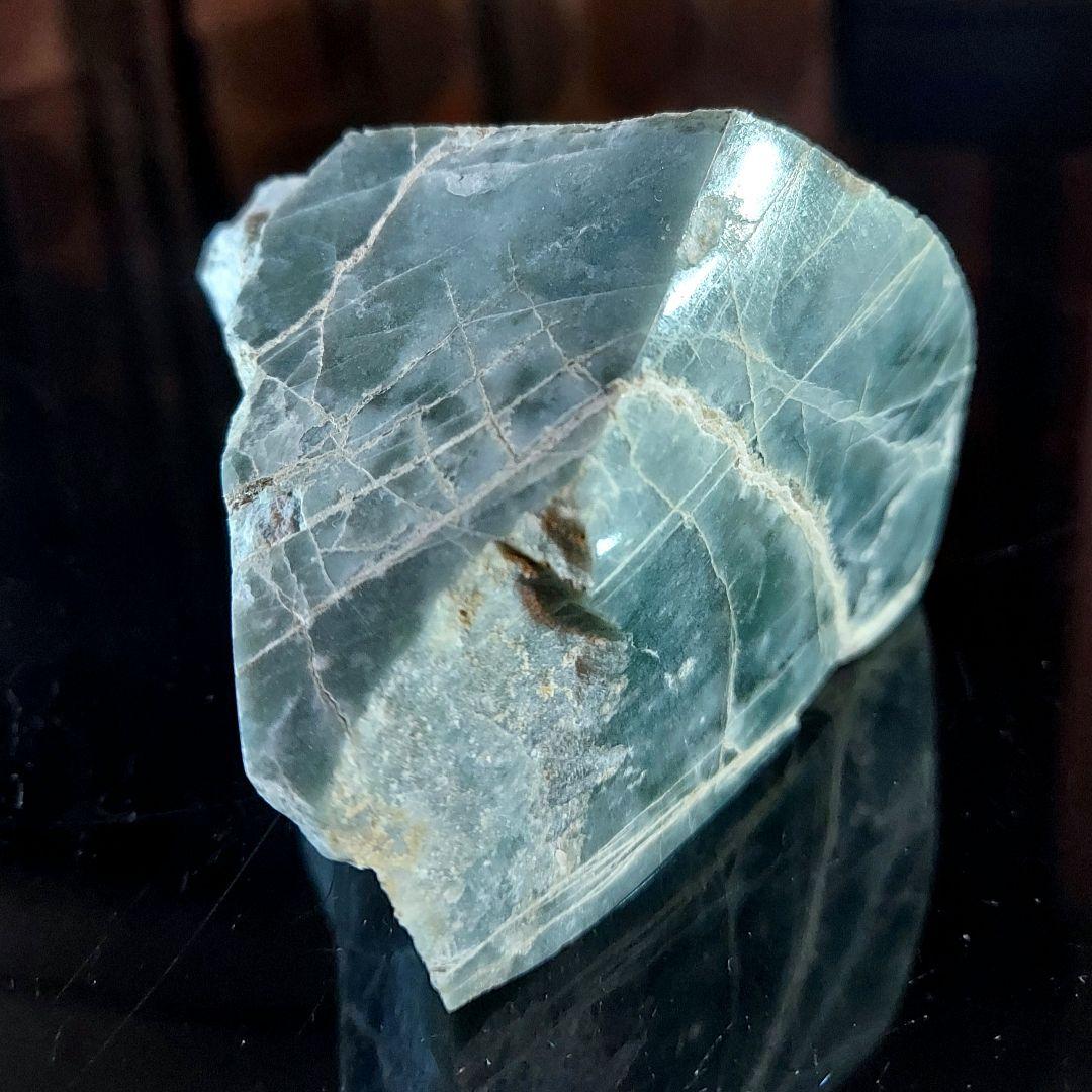 希少！ 産出量の少ない グアテマラ翡翠 JADEITE 原石 多面磨き 452