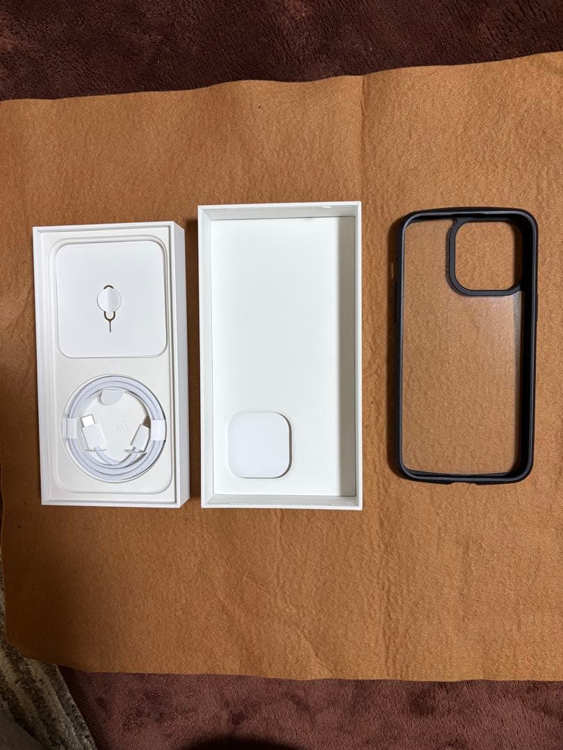 【美品】iPhone 15 Pro Max 256GB ブラックチタニウム