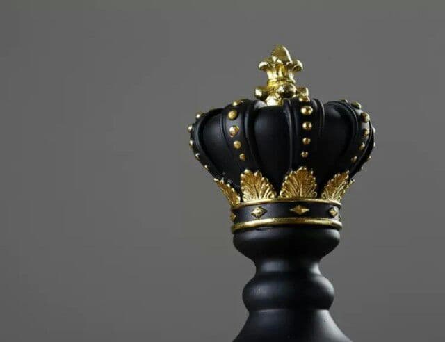 3種類 ナイト クィーン キング　アンティーク 調 チェス 駒 デザイン