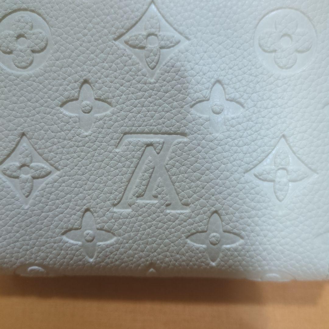 Louis Vuitton ケースホワイト