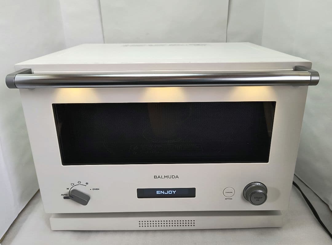 010 22年製 バルミューダデザイン　オーブンレンジ　ホワイト