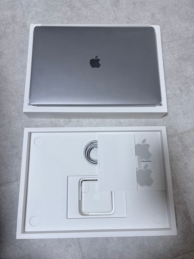 【純正付属品完備】MacBookPro2019 16インチ16GB,SSD512