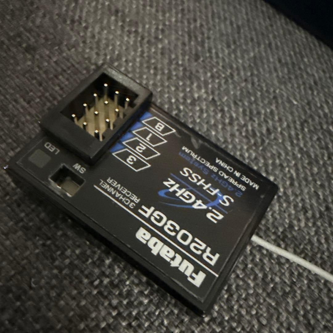Futaba 3PV ラジコン送信機と受信機セット