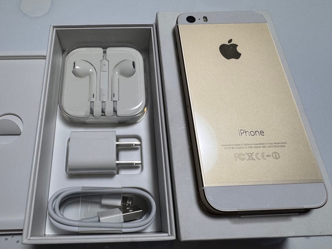 新品未使用　iPhone 5s 64GB
