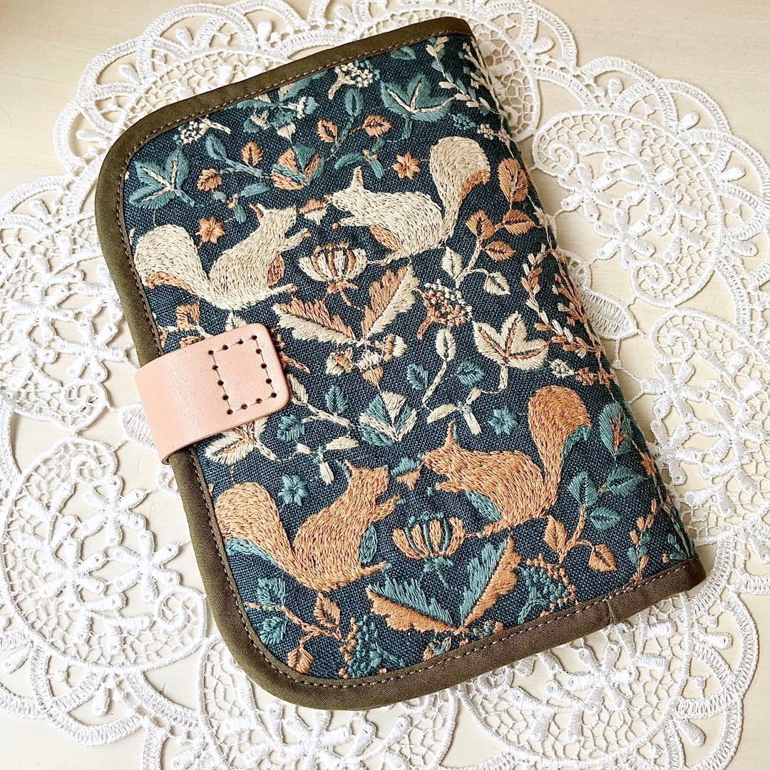 点と線模様製作所❤︎マルチケース　リスノモリ　ハンドメイド