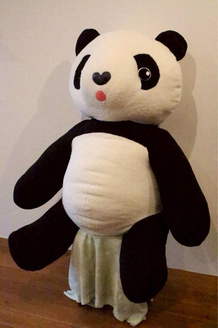 大きなパンダのぬいぐるみ